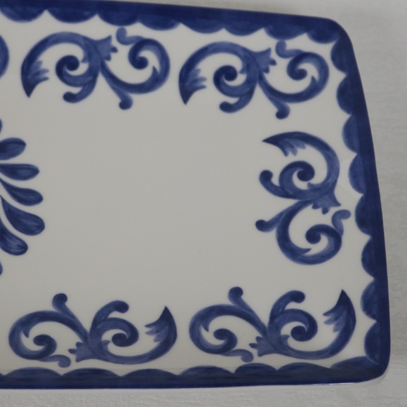 ARTISAN DE LUXE ROSE SCROLL MELAMINE RECTANGULAR SERVING TRAY - BLUE/WHITE - Picture 3 of 4